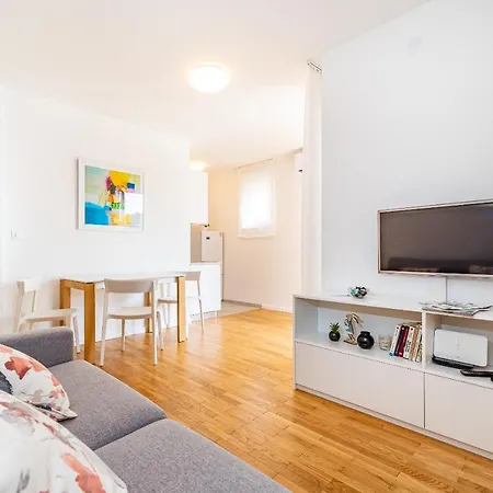 Apartment Oasis *